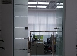 Двери из закаленного стекла 